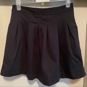 Short black Gap skirt